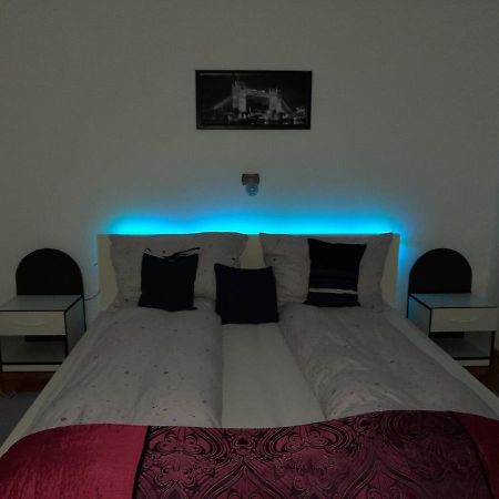 Pecs Park Apartment Bagian luar foto