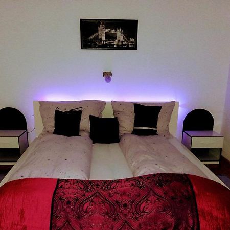 Pecs Park Apartment Bagian luar foto