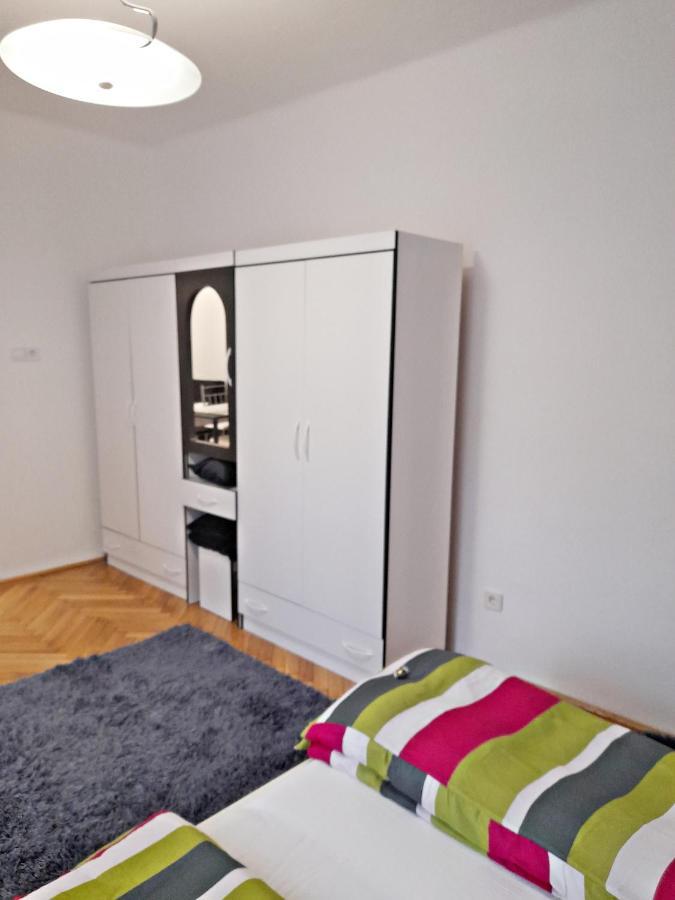 Pecs Park Apartment Bagian luar foto