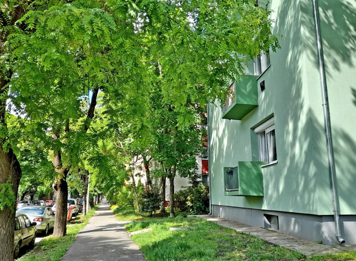 Pecs Park Apartment Bagian luar foto