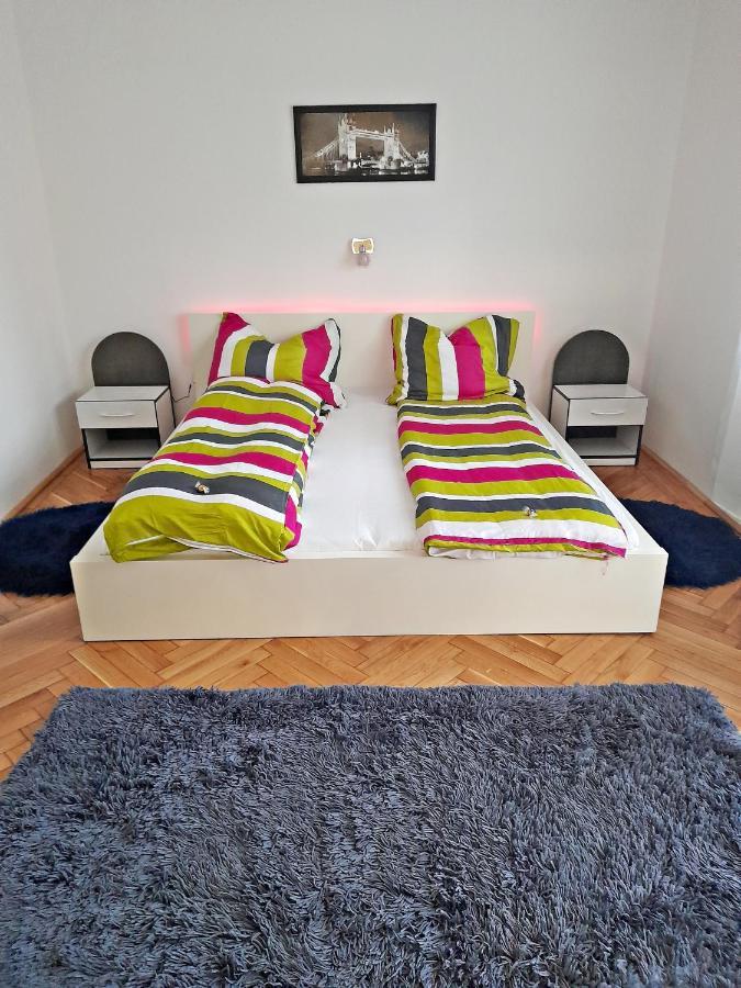 Pecs Park Apartment Bagian luar foto