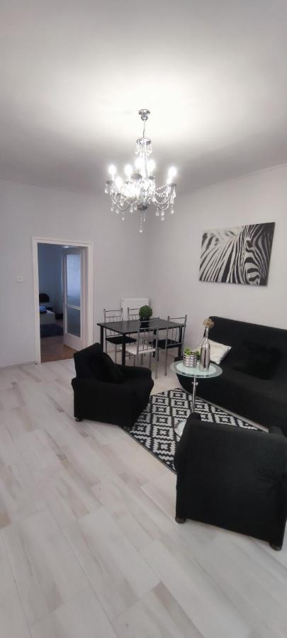Pecs Park Apartment Bagian luar foto