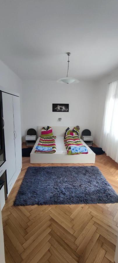 Pecs Park Apartment Bagian luar foto