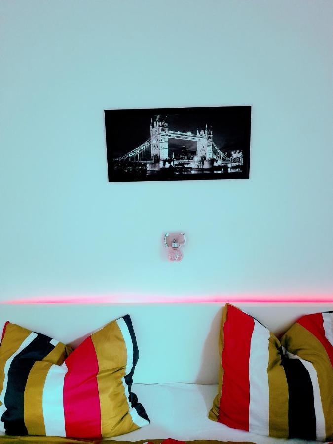 Pecs Park Apartment Bagian luar foto