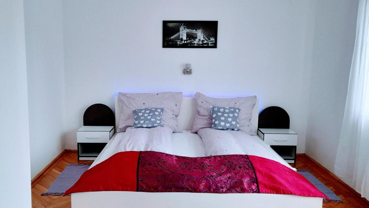 Pecs Park Apartment Bagian luar foto
