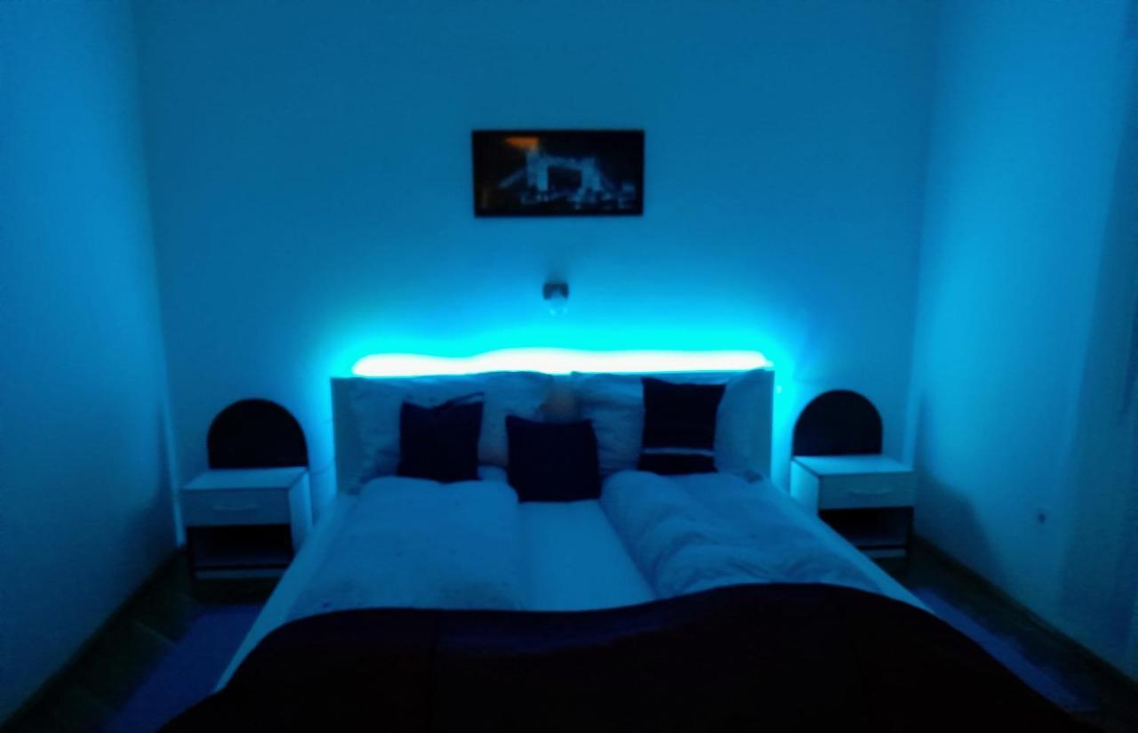 Pecs Park Apartment Bagian luar foto