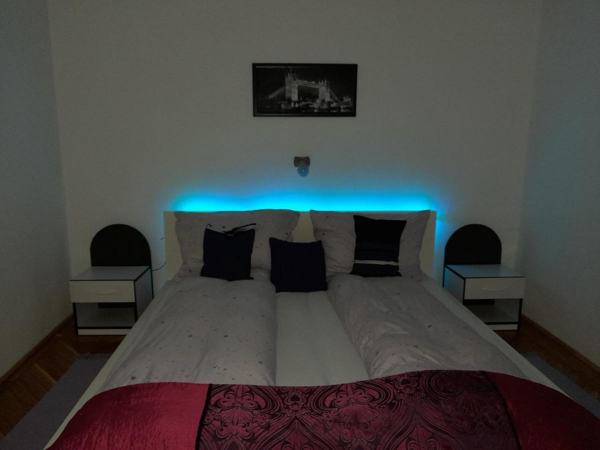 Pecs Park Apartment Bagian luar foto