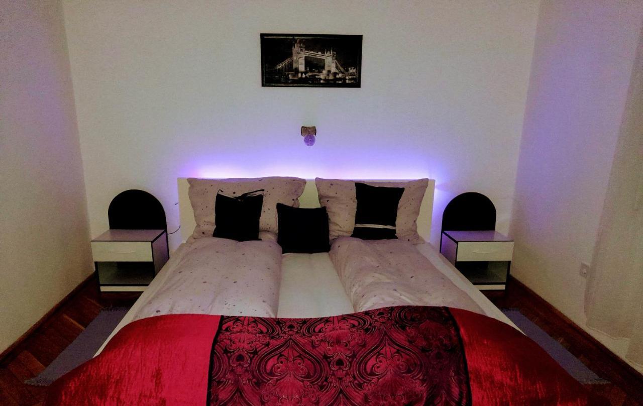 Pecs Park Apartment Bagian luar foto