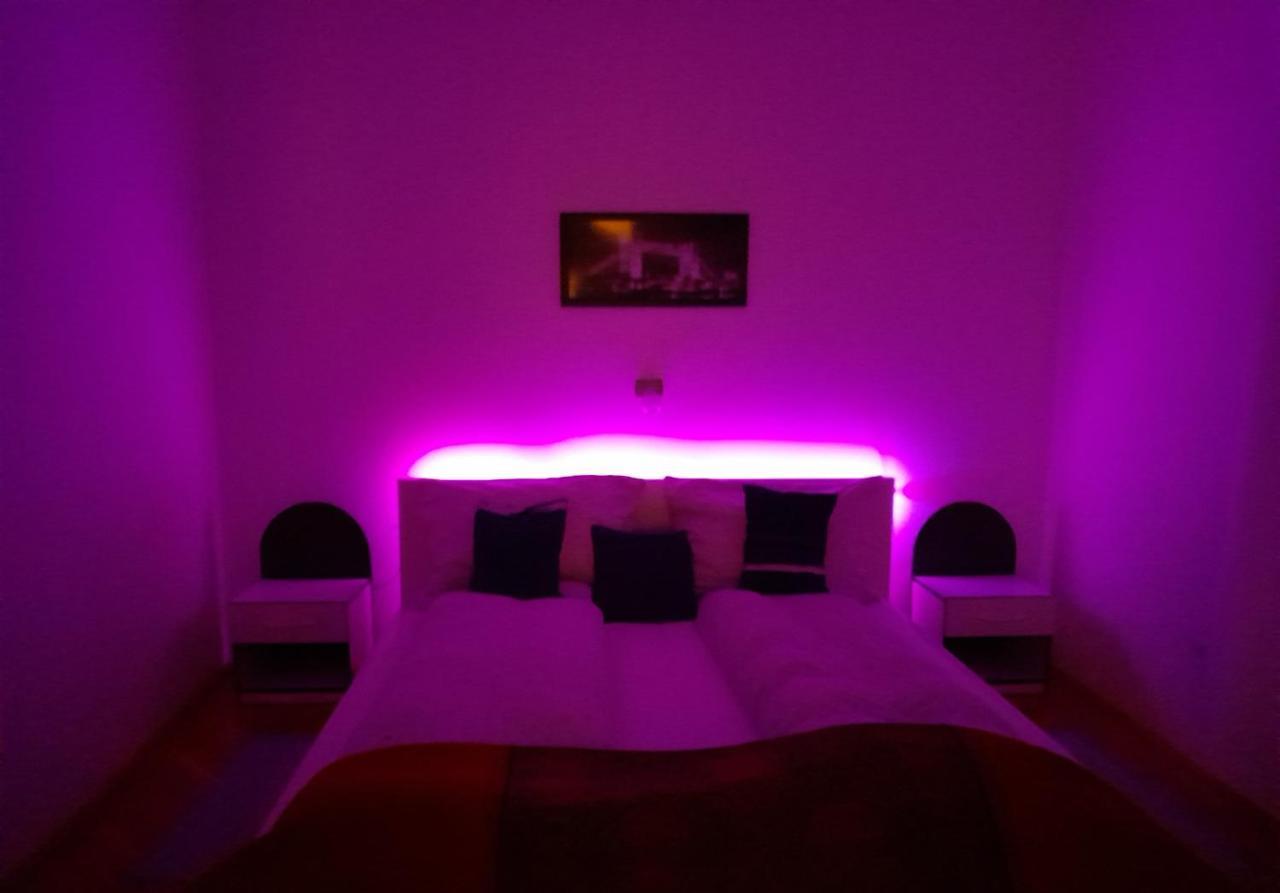 Pecs Park Apartment Bagian luar foto