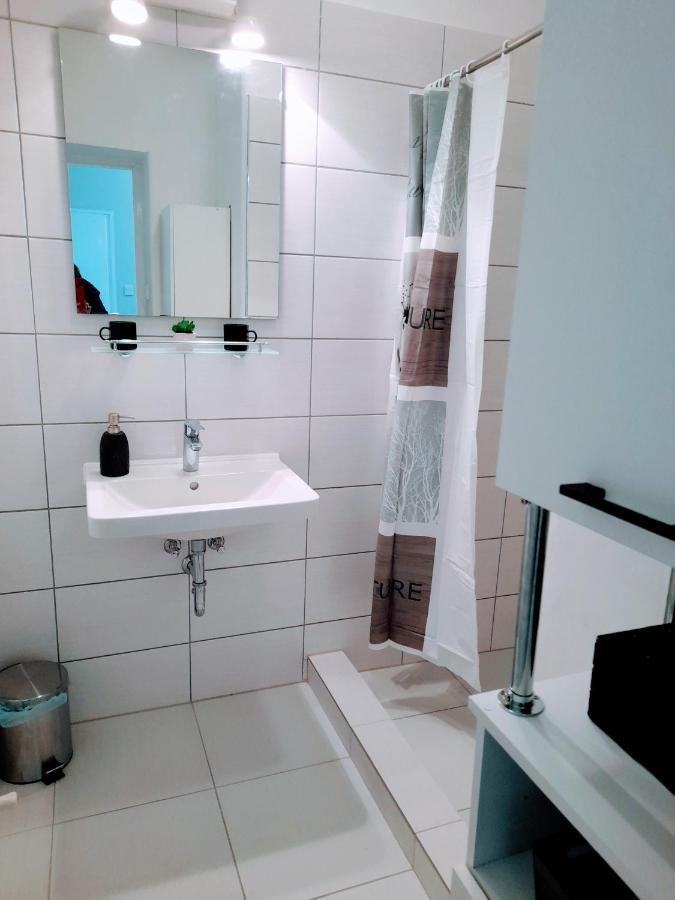 Pecs Park Apartment Bagian luar foto