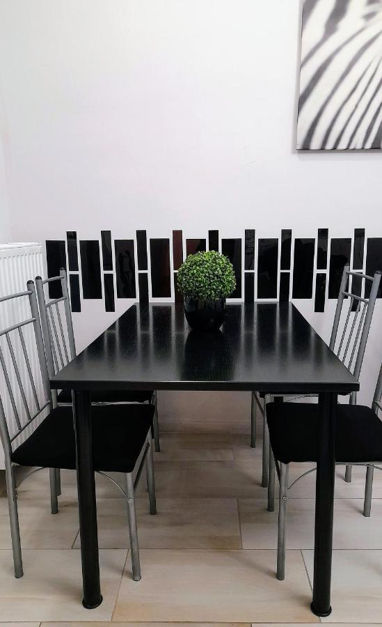 Pecs Park Apartment Bagian luar foto