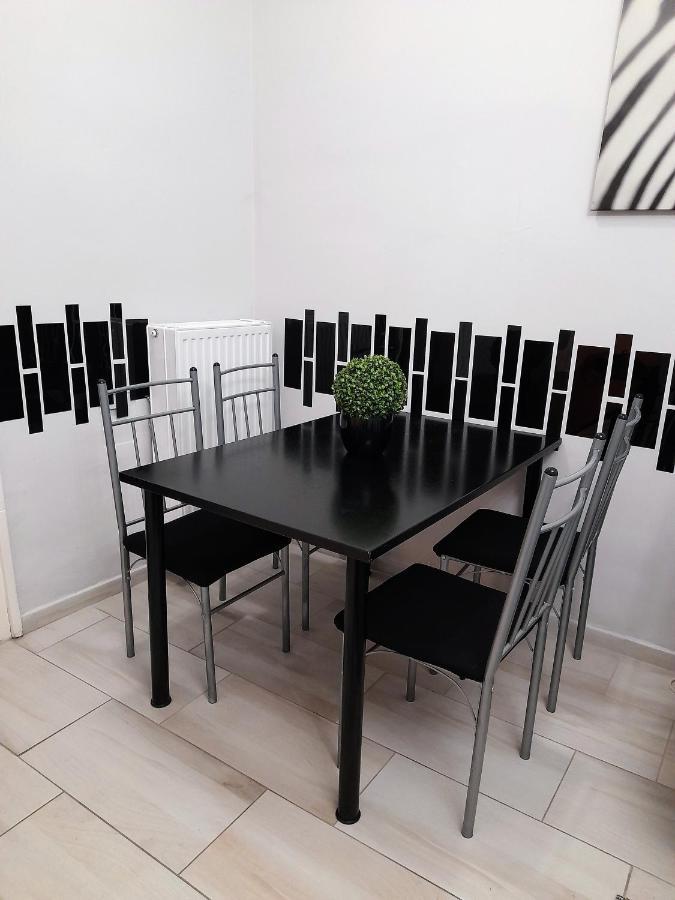 Pecs Park Apartment Bagian luar foto