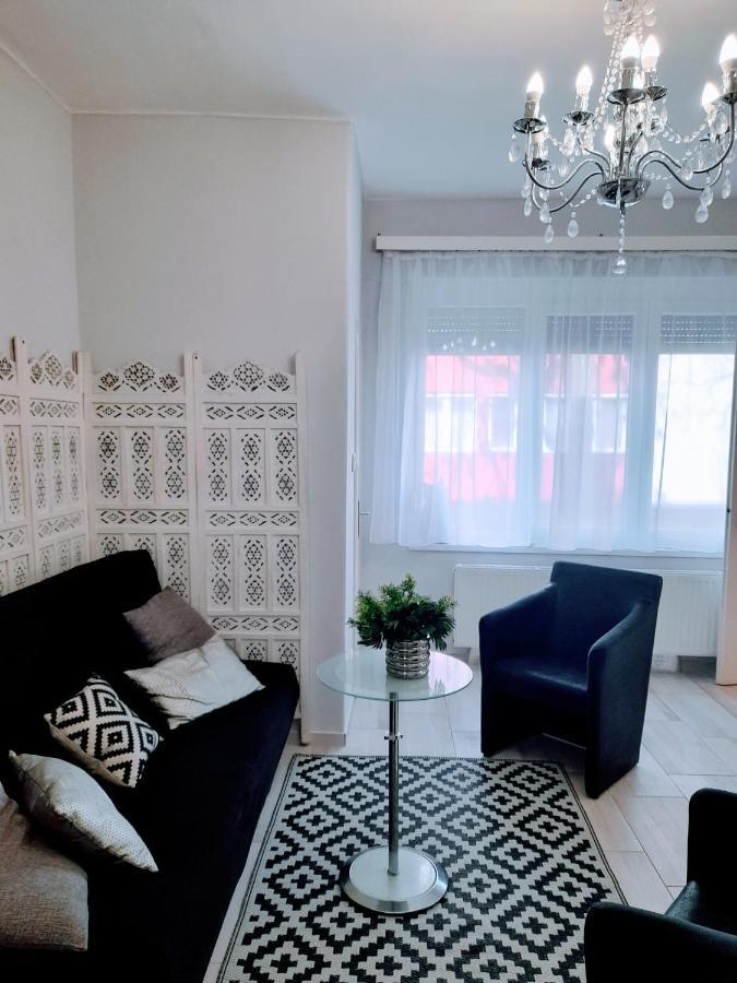 Pecs Park Apartment Bagian luar foto